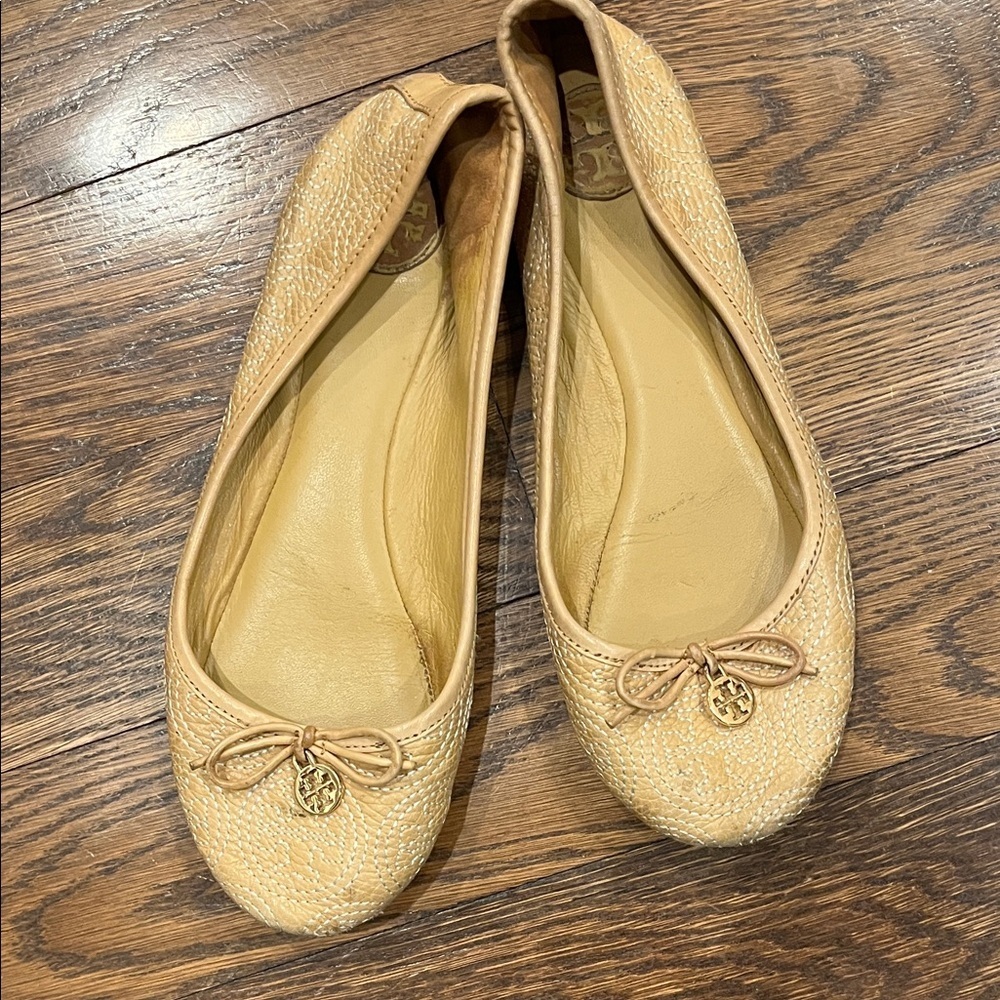 Tory Burch Beige Woven Leather Ballet Flats with Gold Logo Charm